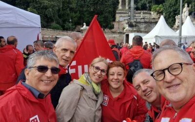 IN PIAZZA PER UN CONTRATTO DIGNITOSO!